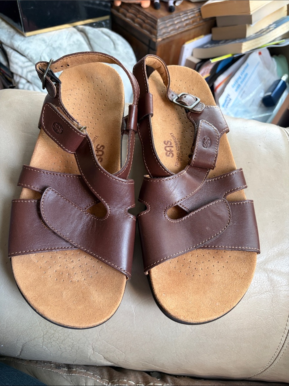 SAS Huggy Unisex Dark Brown Leather Adjustable Strap Sandals Size 11W.  New!